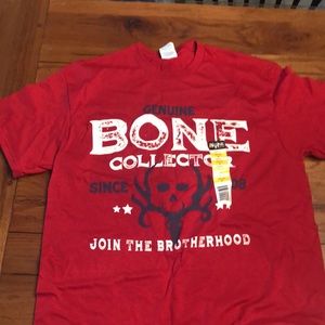 Lot of 4 !!! Brand new mossy oak, bone collector, realtree outfitters t shirts